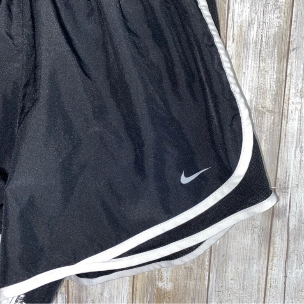 Nike Black & White Tempo Shorts - Picture 3 of 4